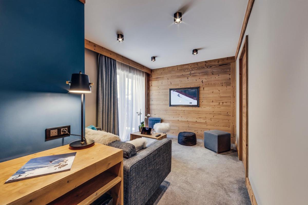 Télévision ou salle de divertissement dans l'établissement Hôtel Avancher