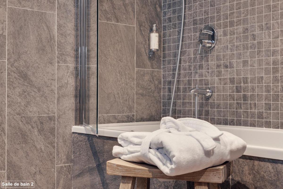 Salle de bains dans l'établissement Hôtel Avancher