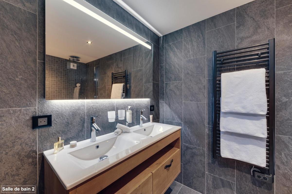 Salle de bains dans l'établissement Hôtel Avancher