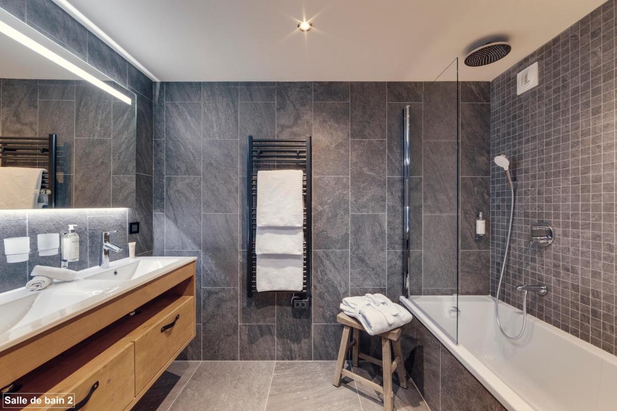 Salle de bains dans l'établissement Hôtel Avancher