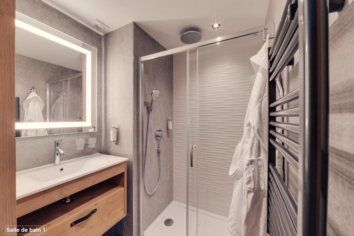 Salle de bains dans l'établissement Hôtel Avancher
