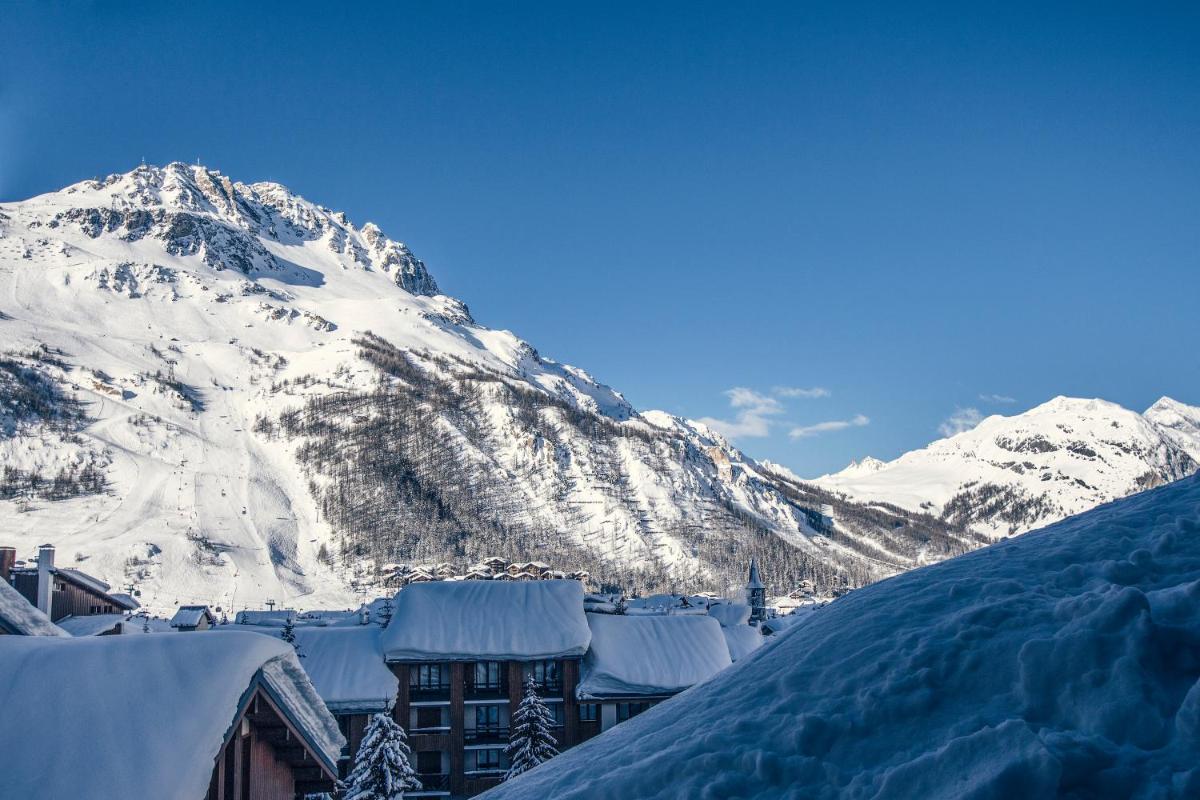 Vue générale sur la montagne ou vue sur la montagne depuis l'hôtel