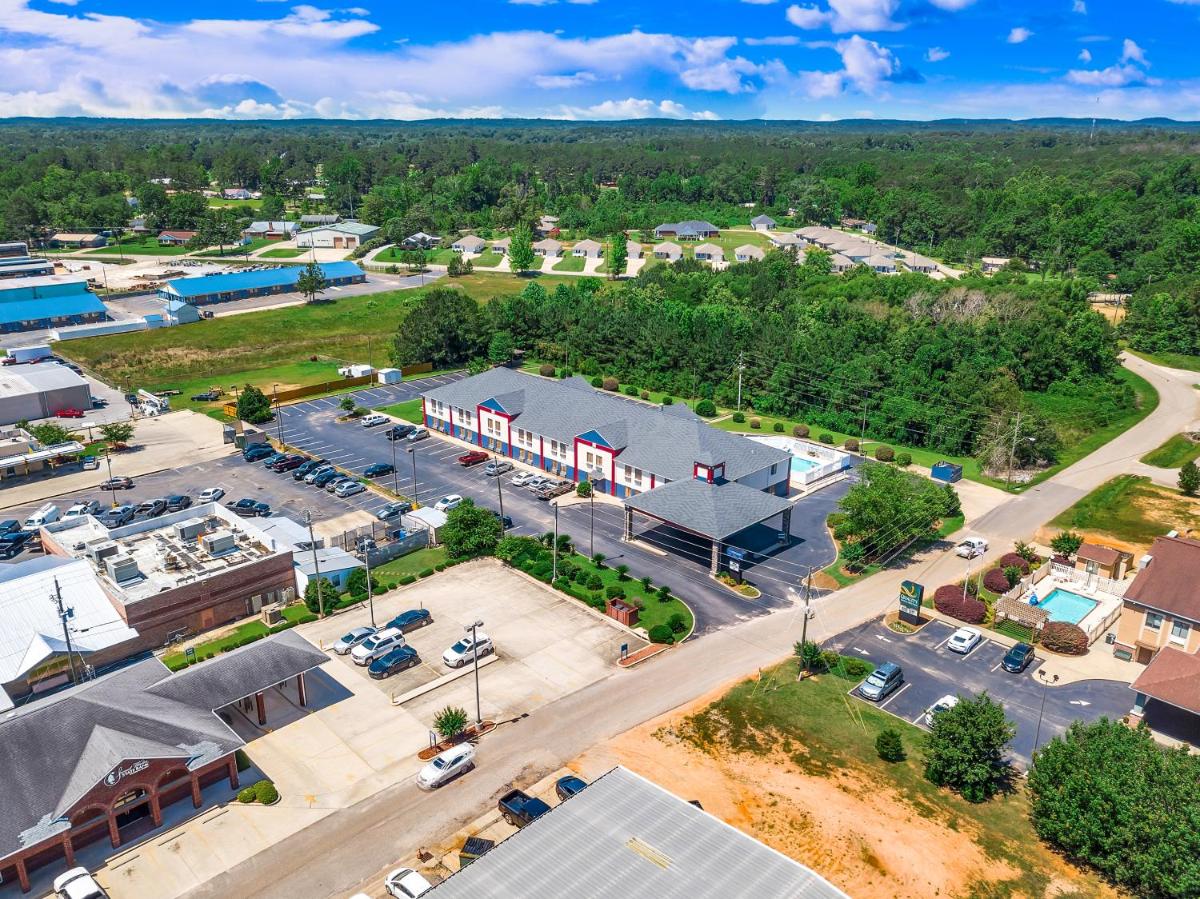 Hometown Inn Thomasville - Housity