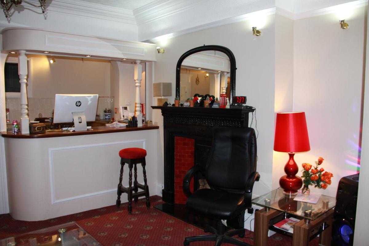 Ambassador Hotel - Housity