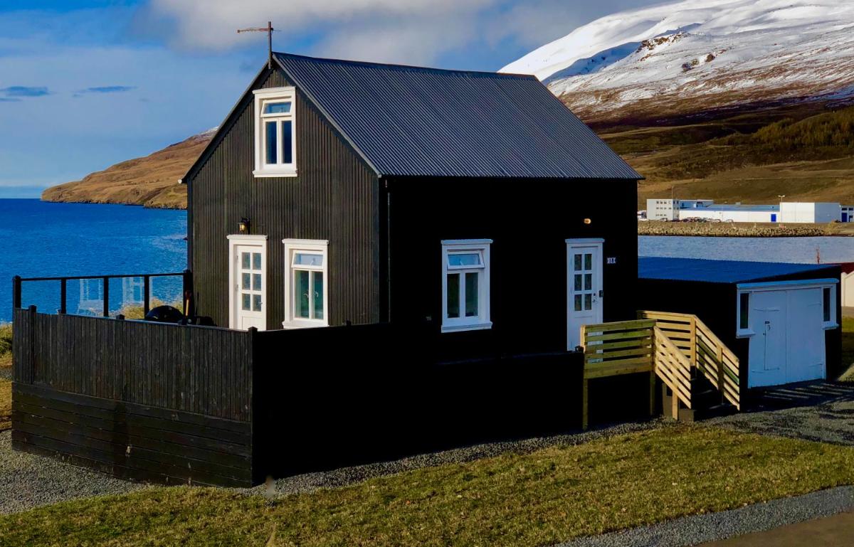 Vellir Grenivík Home with a View - Housity