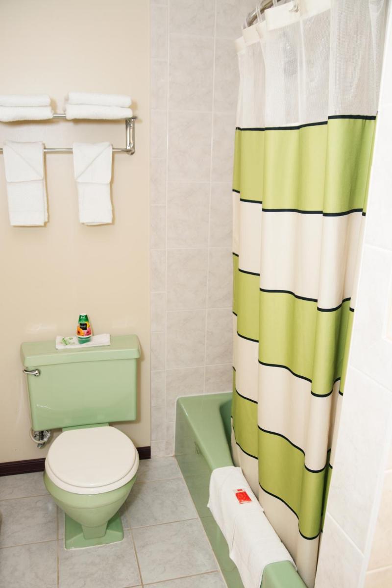 Red Carpet Inn and Suites Plymouth - Housity