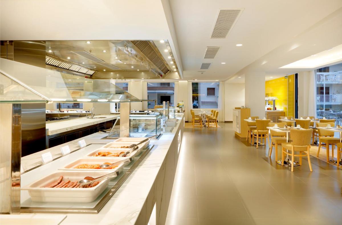 Comida en o cerca de este hotel