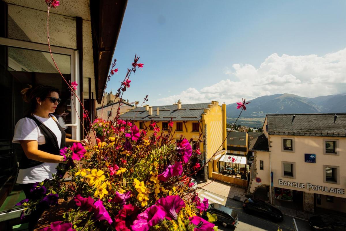 Vue générale sur la montagne ou vue sur la montagne depuis l'hôtel