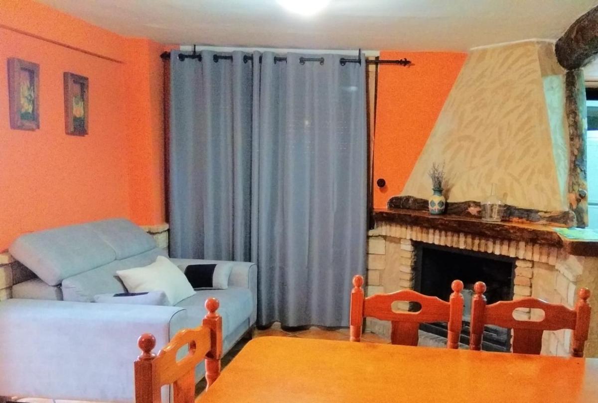 Alojamiento Los Pineros Arroyo Frio - Housity