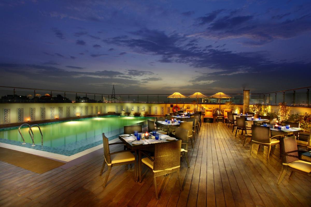Mahagun Sarovar Portico Suites - Housity