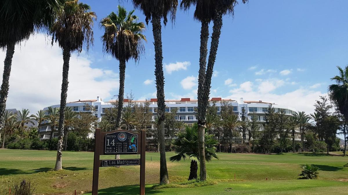 Jardín al aire libre en Gara Suites Golf & Spa