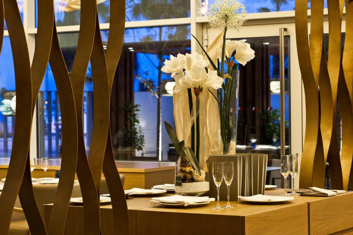 Un restaurante o sitio para comer en Atenea Port Barcelona Mataró