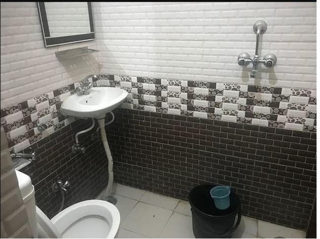 Hotel Dharohar Palace - Housity