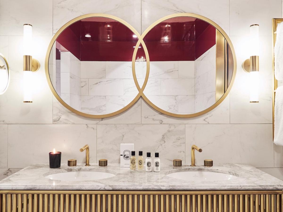 Salle de bains dans l'établissement Grand Powers Hotel