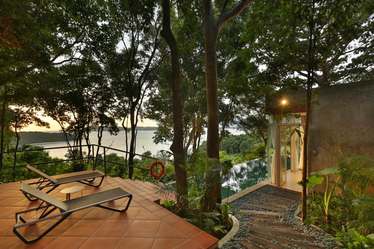 Ambong Pool Villas - Private Pool - Housity