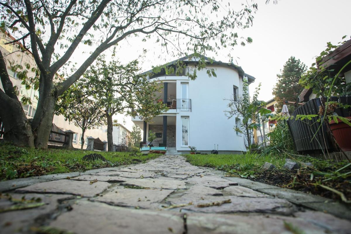 Suitetrails - LGP Exclusive Apartment