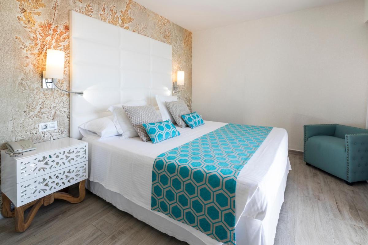 Cama o camas de una habitación en Ibiza Corso Hotel & Spa