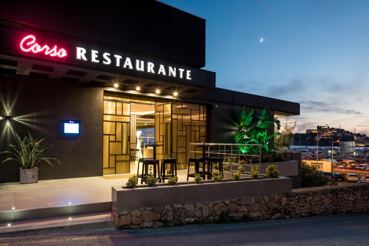 Un restaurante o sitio para comer en Ibiza Corso Hotel & Spa