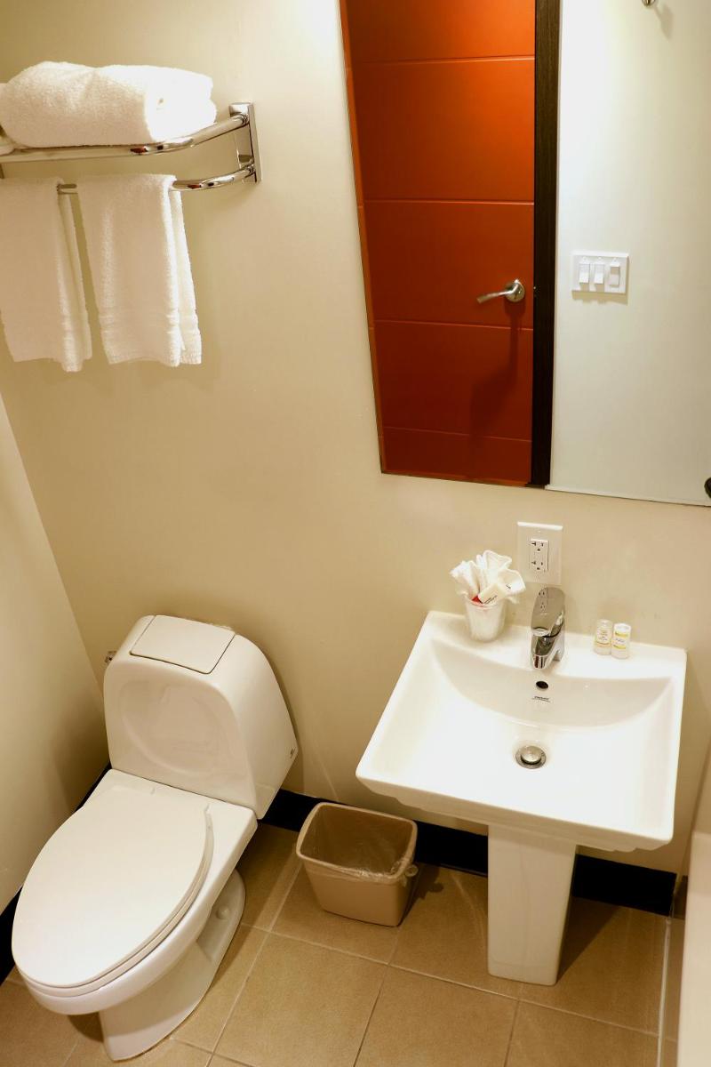 Best Lynnwood Inn - Housity