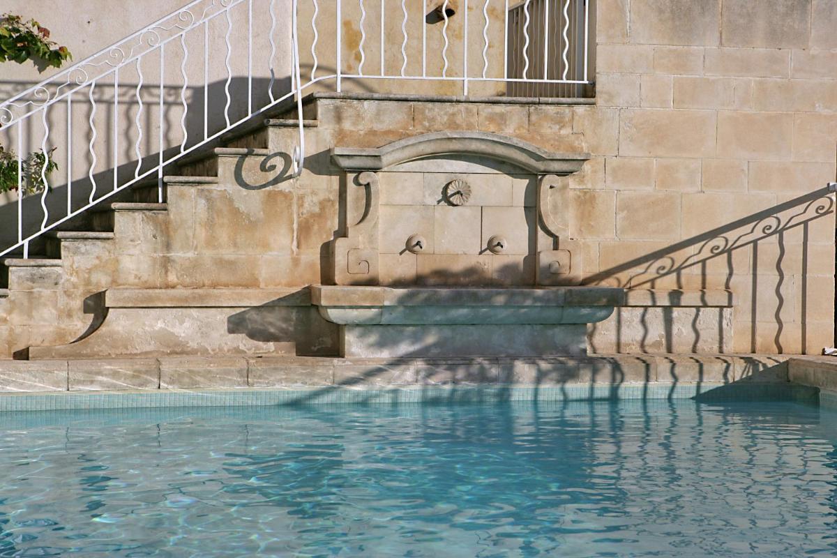Piscine de l'établissement Maison Bérard Hôtel - Restaurant - Spa ou située à proximité