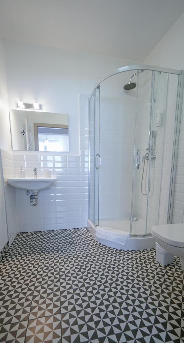 Happy Day Apartments - Housity