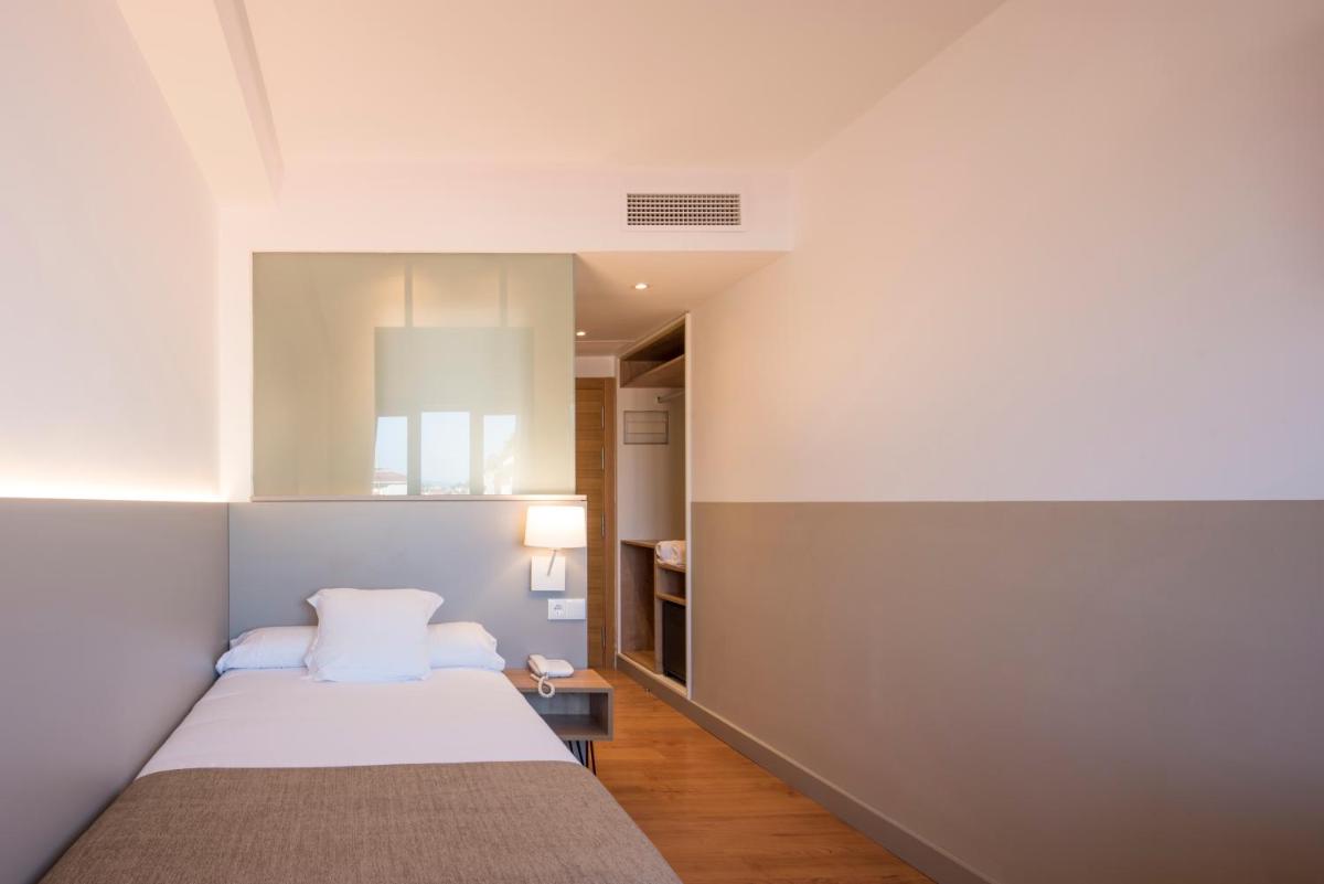 Hotel Airiños 3* - Housity