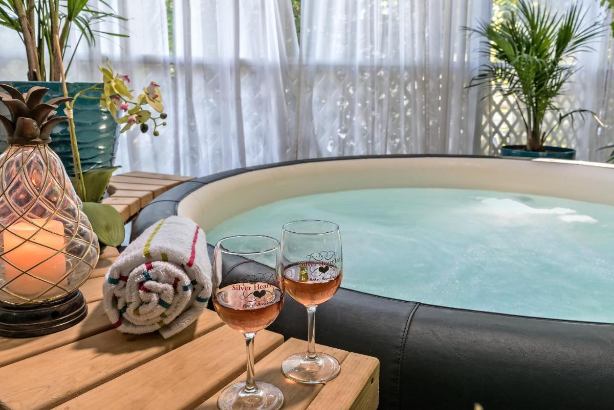 Silver Heart Inn & Cottages - Housity