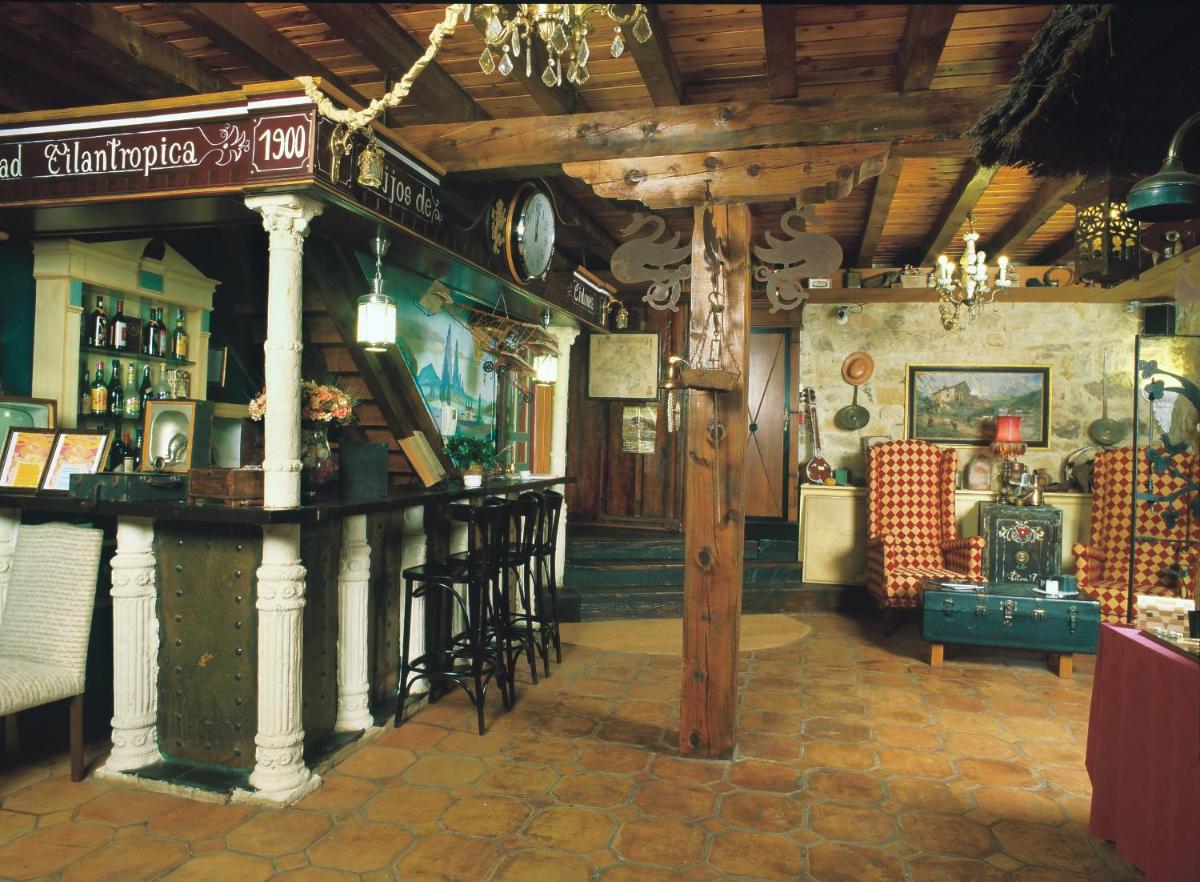 El salón o zona de bar de Posada del Indiano