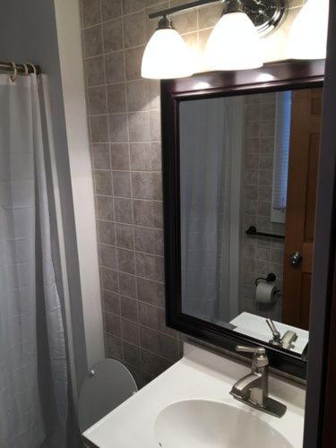 LAKE LAND INN - Housity