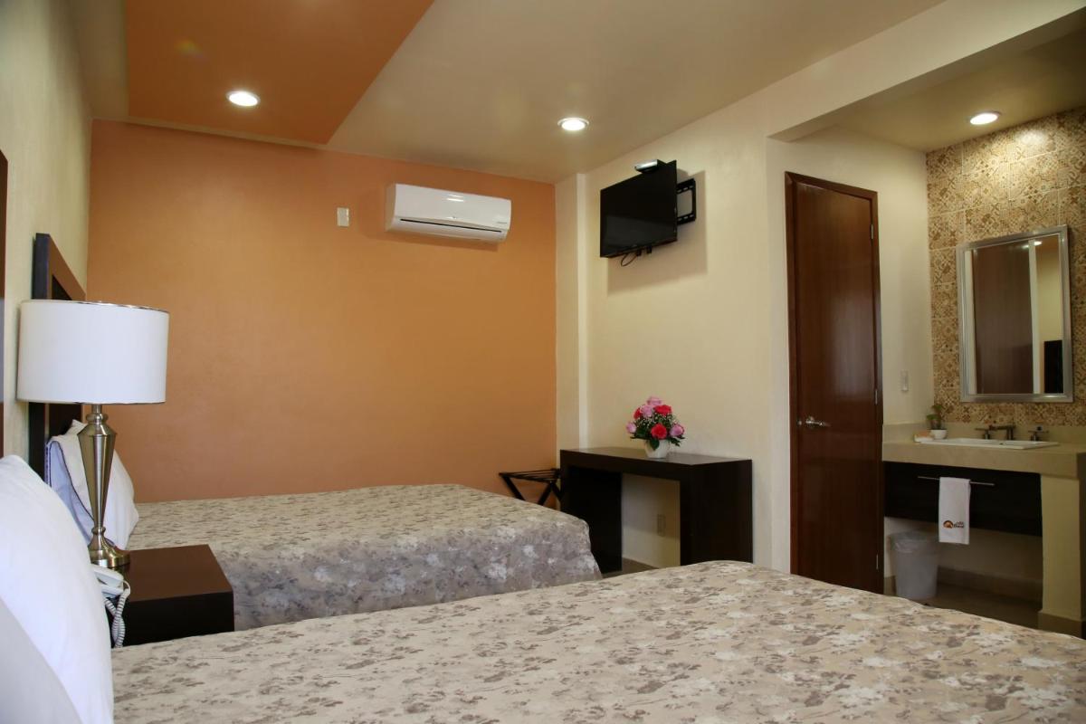 Hotel Plaza Bernal - Housity