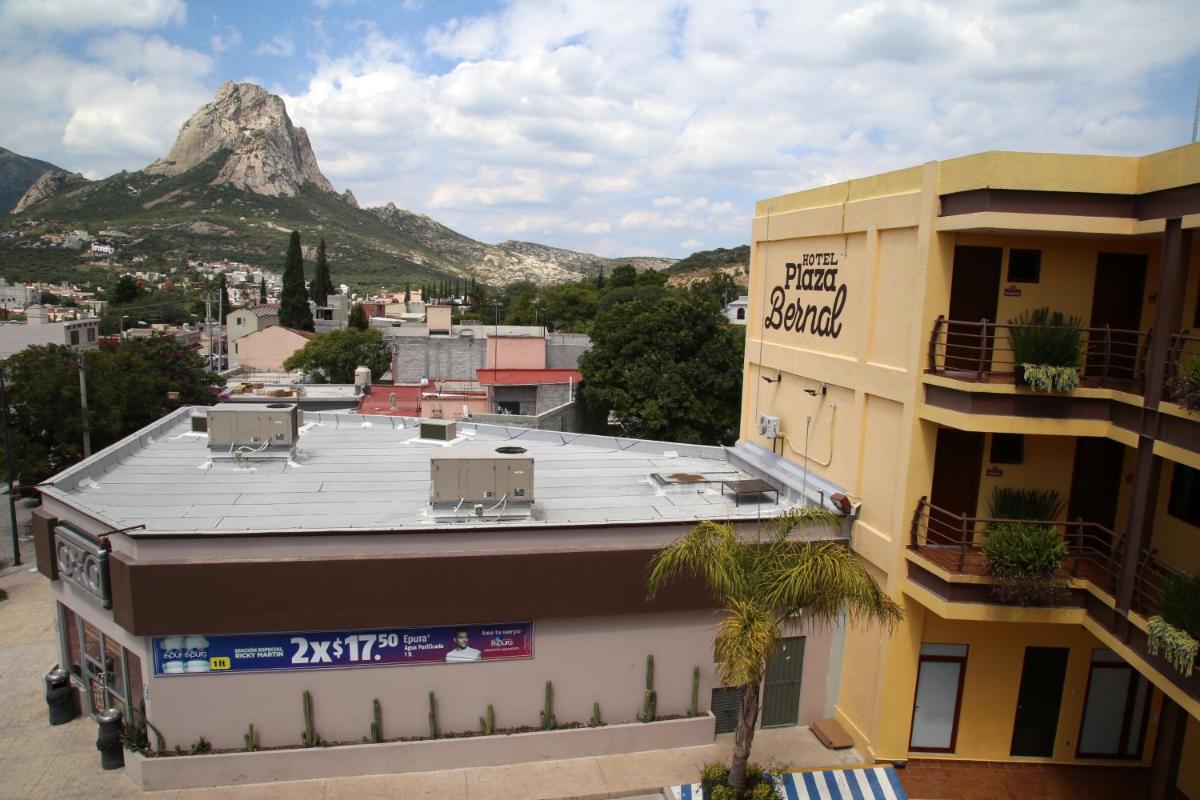 Hotel Plaza Bernal - Housity