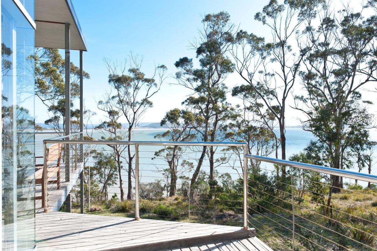 Baragoola Retreat - Luxury Waterfront Property - Housity