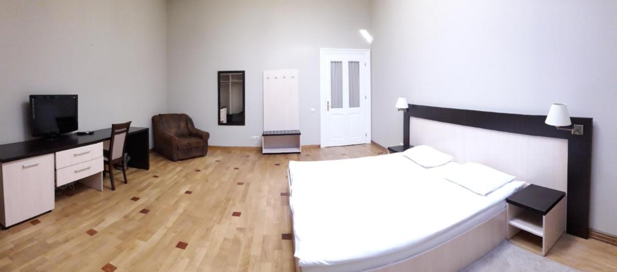 Mini-Hotel Under The Roof - Housity