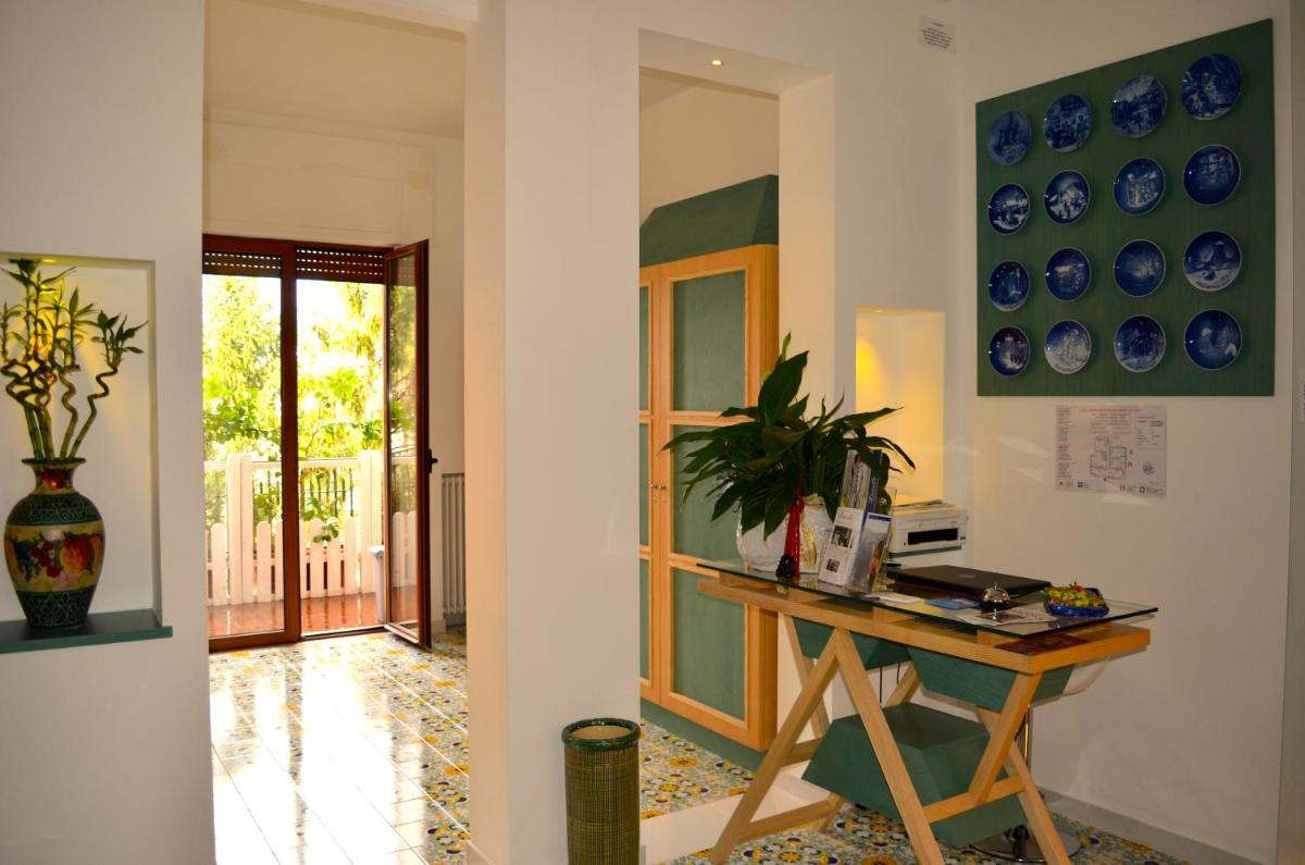 Luiselle Charming Accommodation Sorrento City Center - Housity