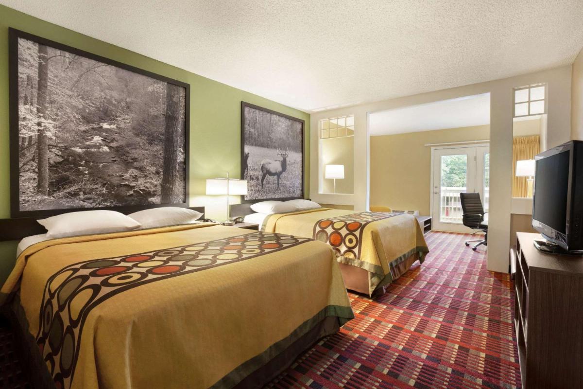 Super 8 by Wyndham Cherokee - Housity