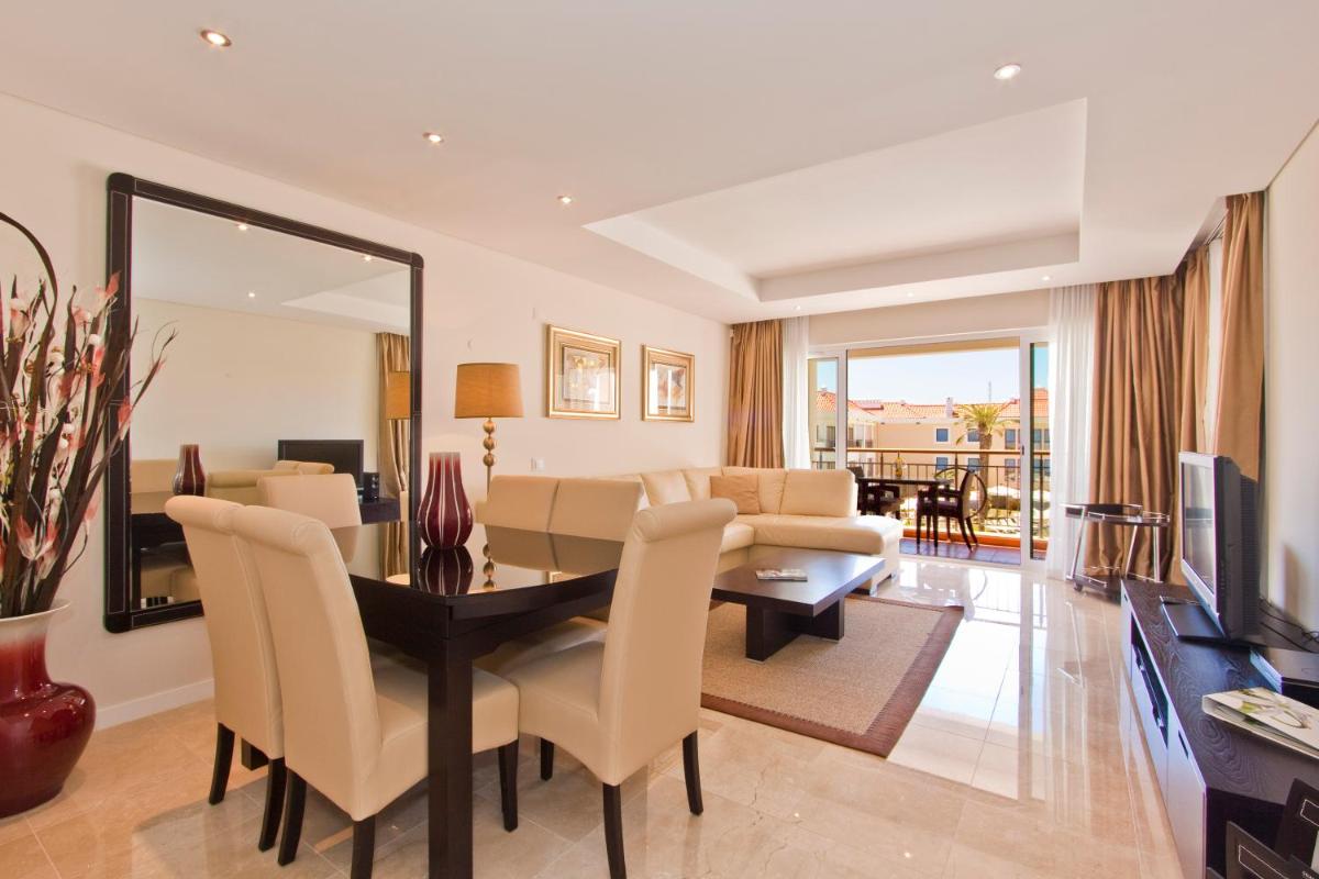 Uma área de estar em As Cascatas Golf Resort & Spa