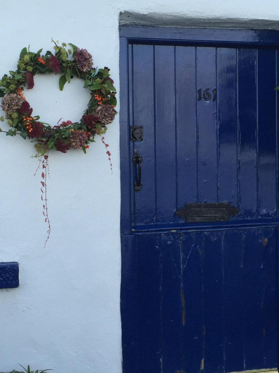 Slieve Donard Cottage Widows Row cottages - Housity