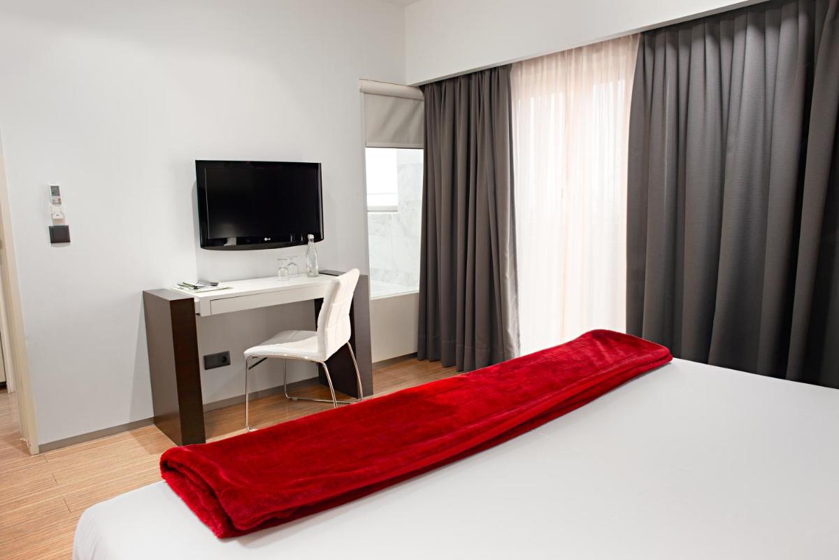 Uma televisão e/ou sistema de entretenimento em Hotel dos Zimbros