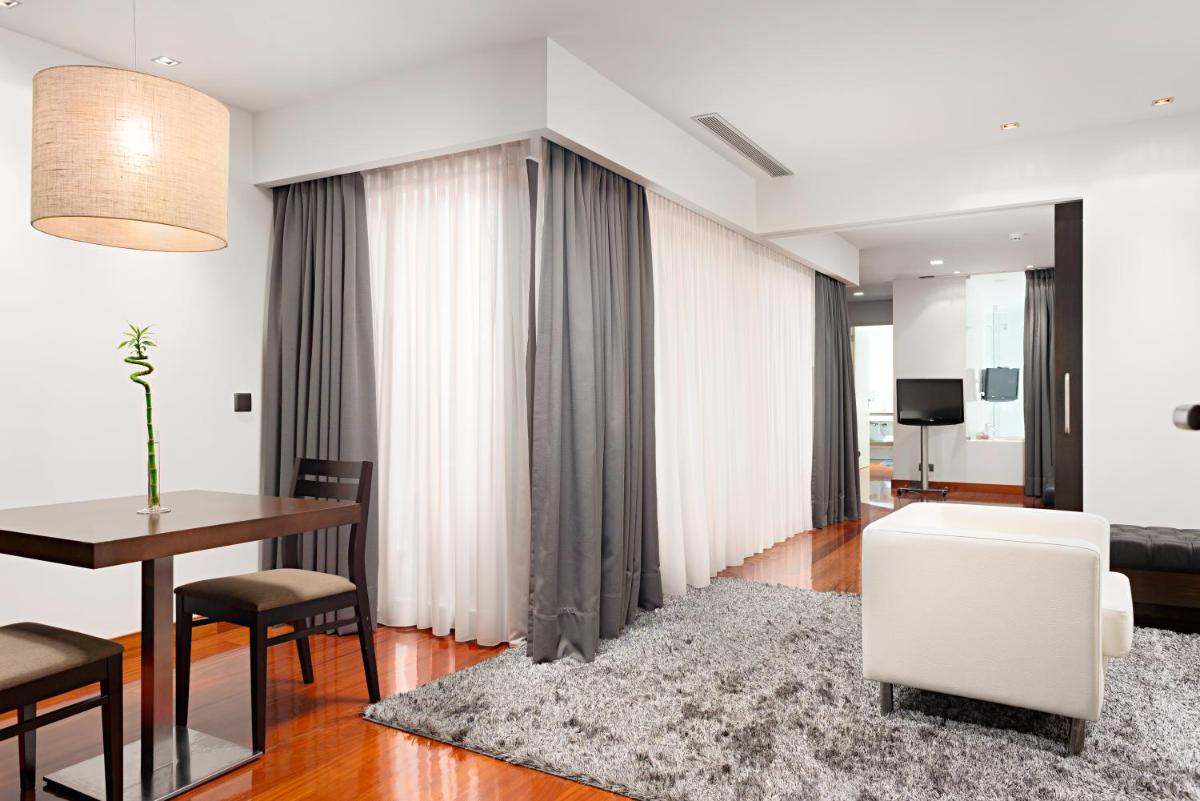 Uma área de estar em Hotel dos Zimbros