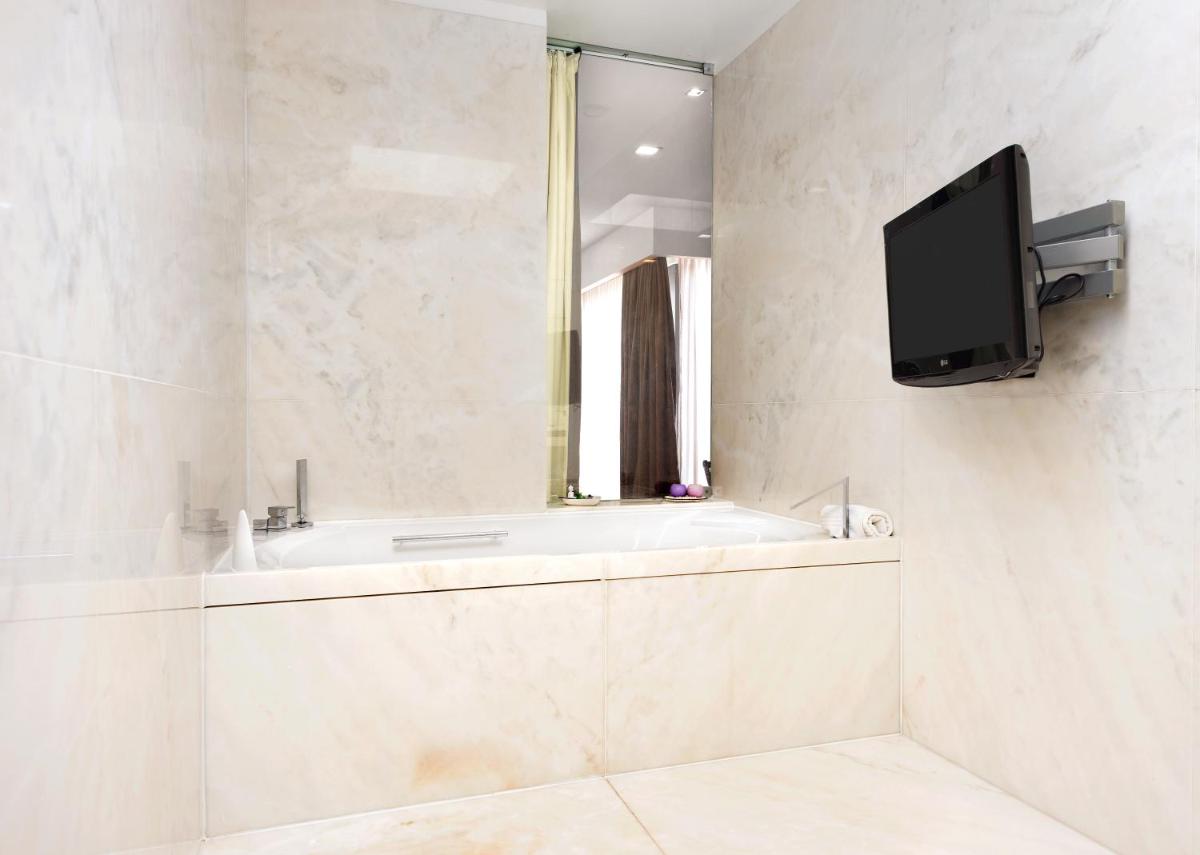 Uma casa de banho em Hotel dos Zimbros