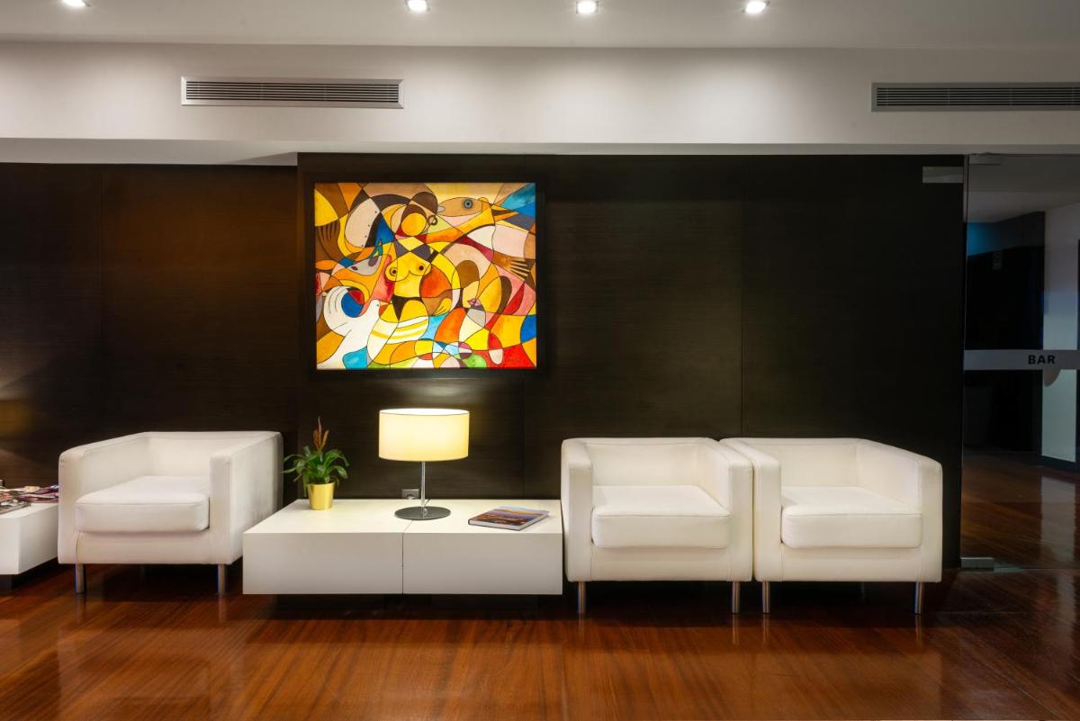 Uma área de estar em Hotel dos Zimbros