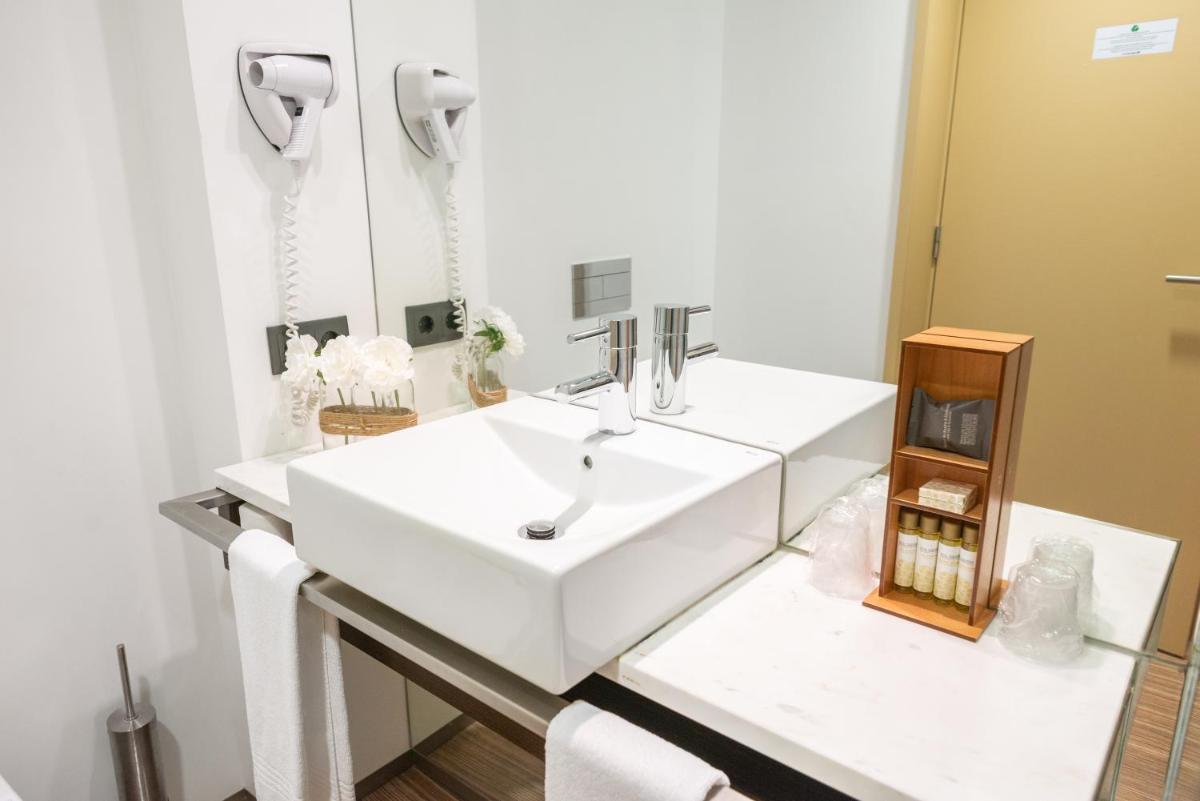 Uma casa de banho em Hotel dos Zimbros