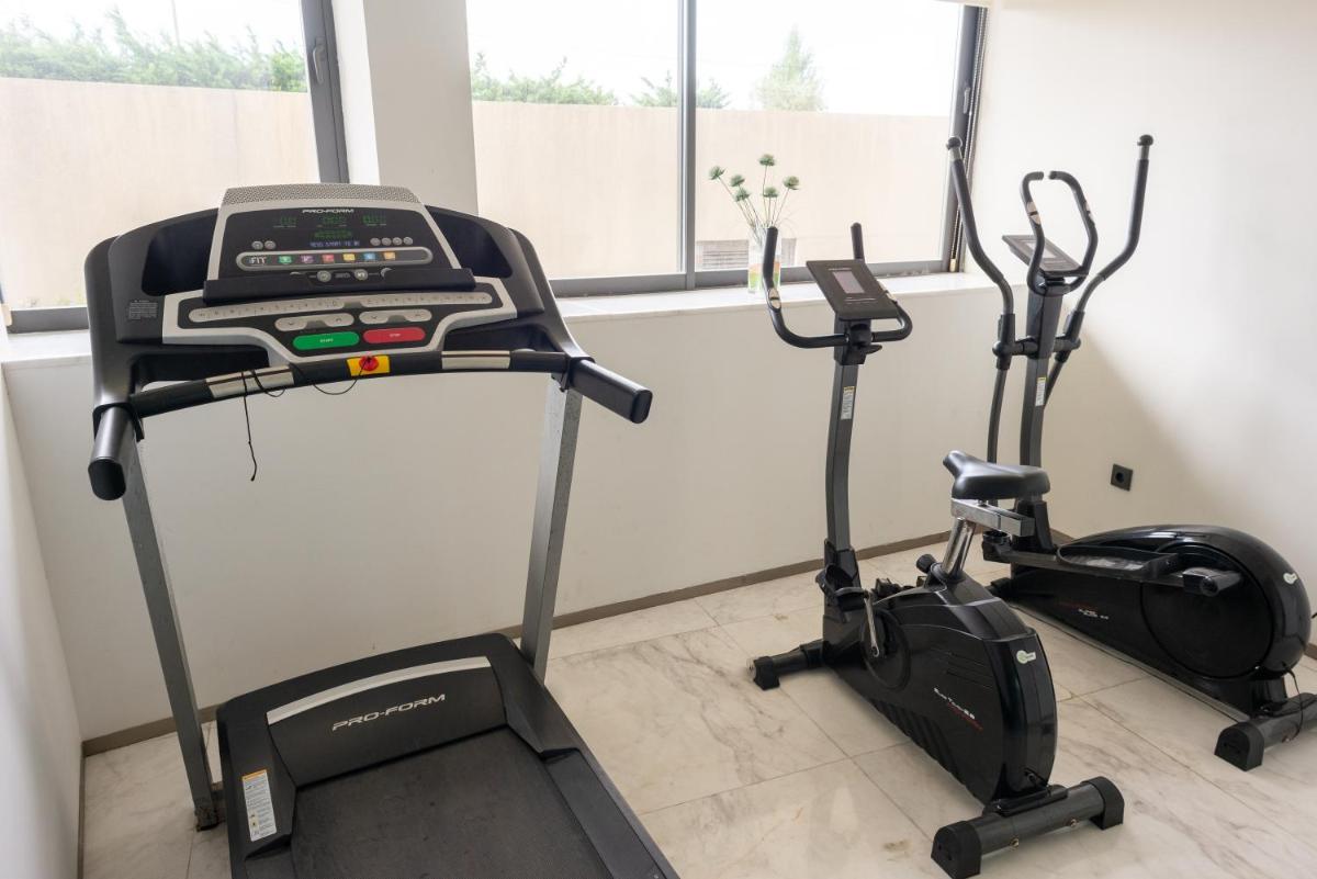 O centro de fitness e/ou as comodidades de fitness de Hotel dos Zimbros