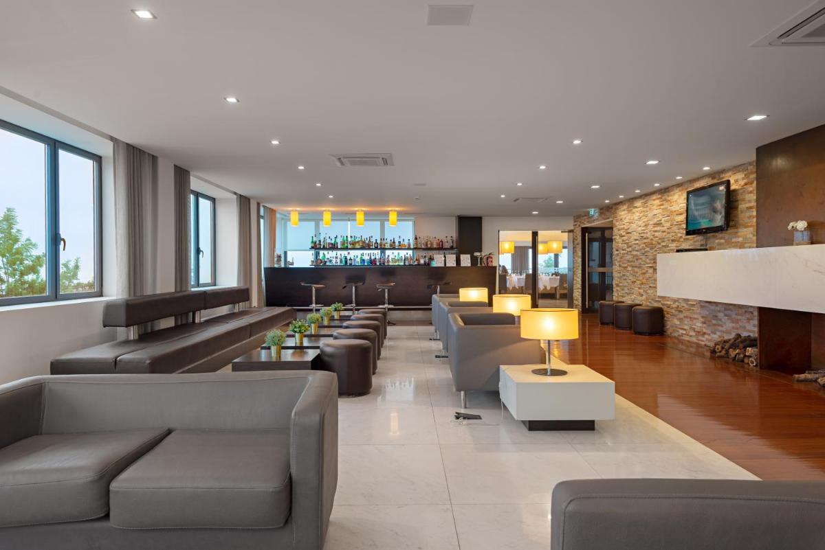 Uma área de estar em Hotel dos Zimbros
