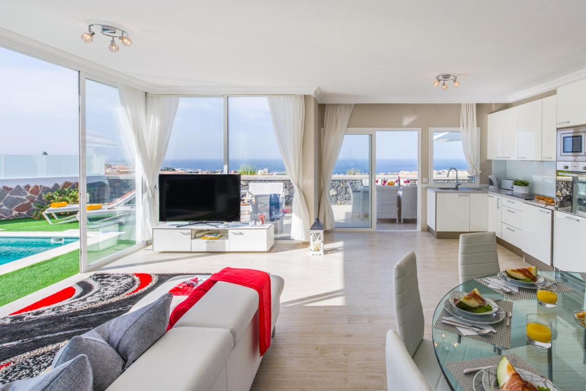LUXURY WHITE VILLA with sea view, heated pool - Housity