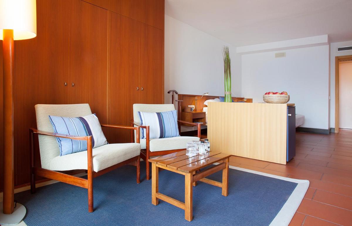 Zona de estar de Almadraba Park Hotel