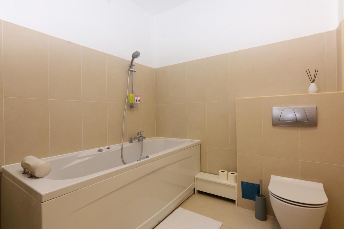 Luxury Room Uzorita B&B - Housity