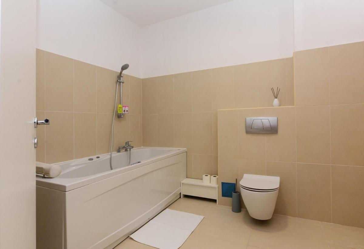 Luxury Room Uzorita B&B - Housity
