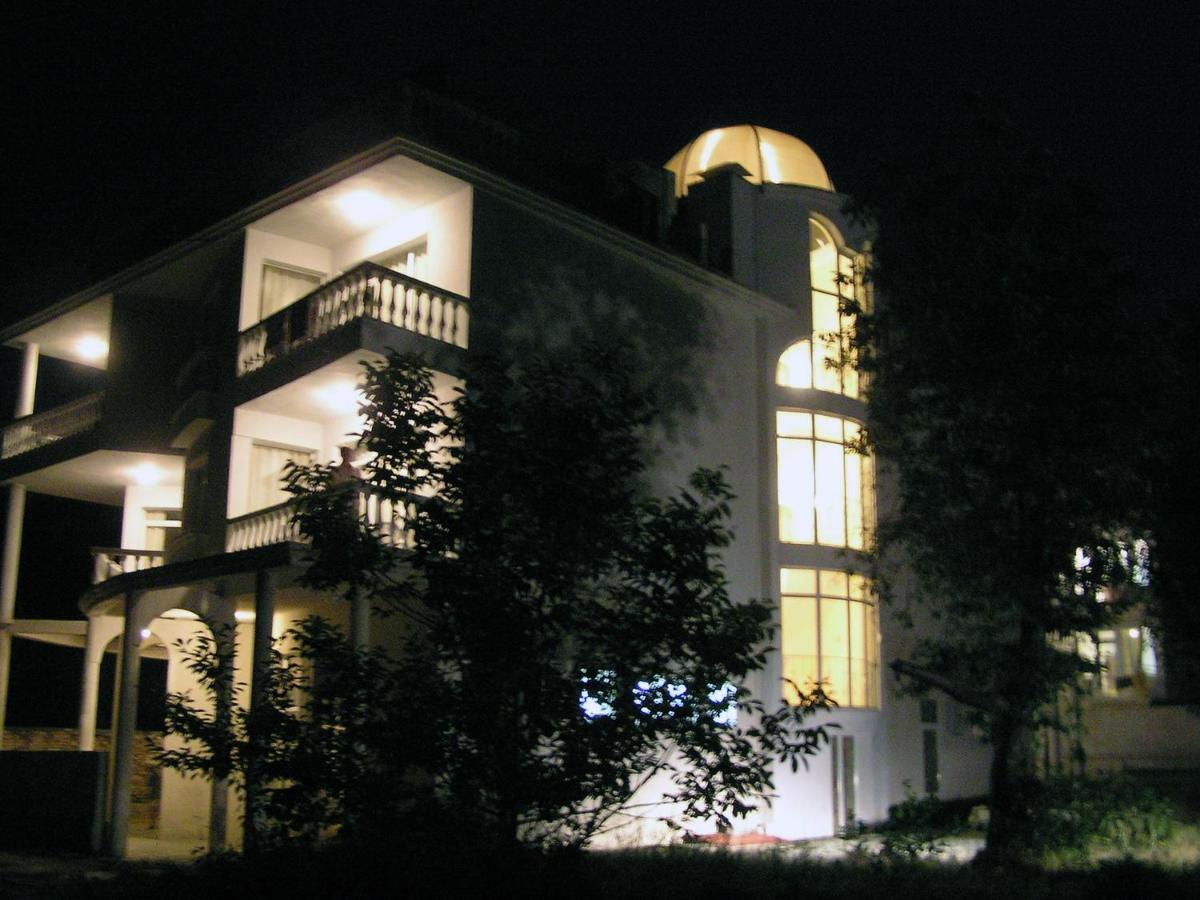 Pancho Family Hotel - Housity