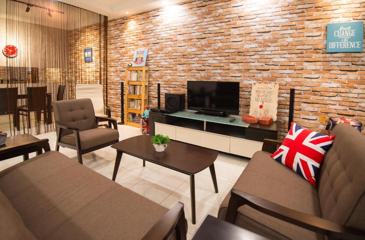 Suitetrails - Skudai Homestay Pulai Perdana near UTM JPO and Taman Universiti